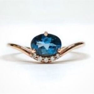 Natural Blue Topaz 0.95 Carat Gemstone & Five Natural Diamond Rose Gold Ring